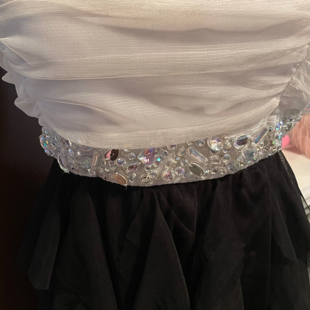 Absoloutly stunning dress..